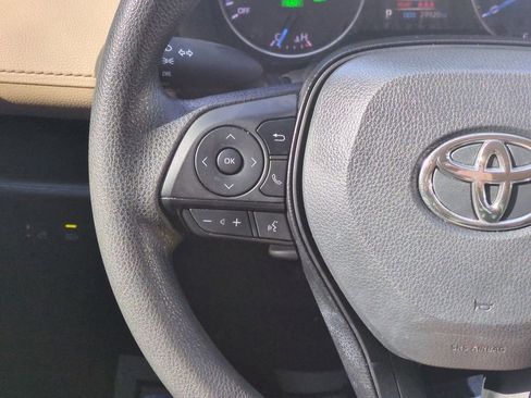 Used 2022 Toyota RAV4 LE image 22