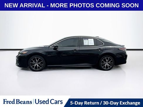 Used 2023 Toyota Camry SE image 4