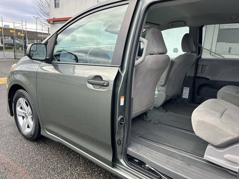 Certified 2020 Toyota Sienna L image 11