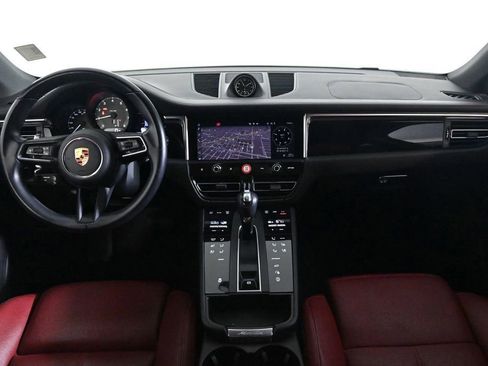 Certified 2022 Porsche Macan AWD/4WD image 11