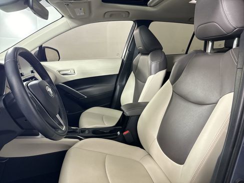 Used 2022 Toyota Corolla Cross XLE image 19