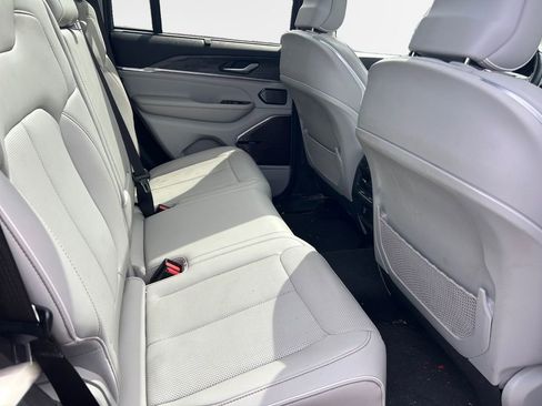 Certified 2022 Jeep Grand Cherokee Overland w/ Luxury Tech Group IV image 29