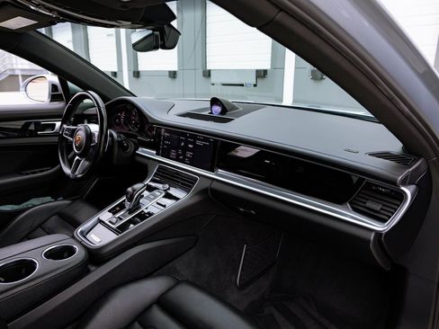 Used 2018 Porsche Panamera 4 image 24