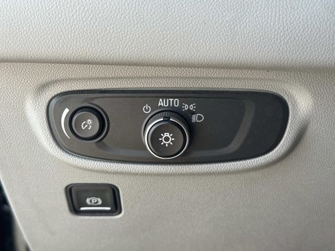Used 2024 GMC Terrain SLE FWD image 21