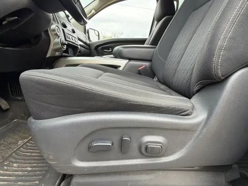 Used 2019 Nissan Titan SV AWD/4WD image 29