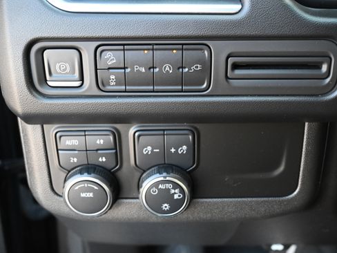 Used 2021 Chevrolet Tahoe Z71 w/ Rear Media and Nav Package image 29