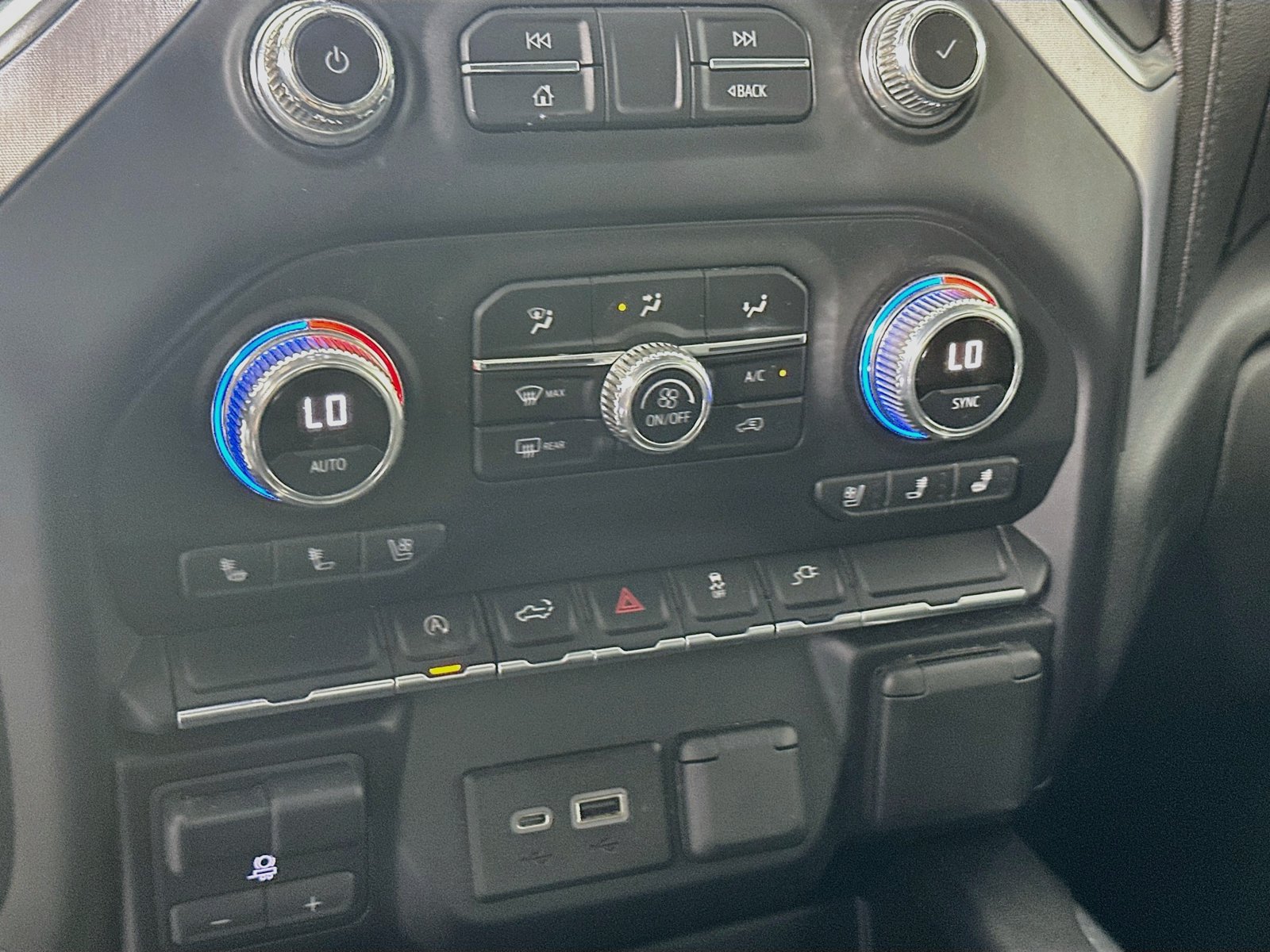 Used 2019 GMC Sierra 1500 SLT w/ SLT Premium Package AWD/4WD image 16