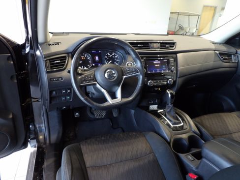 Used 2018 Nissan Rogue SV FWD image 15