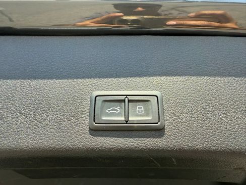 Used 2024 Audi Q8 e-tron Premium AWD/4WD image 30