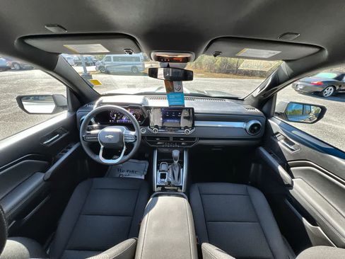 Used 2024 Chevrolet Colorado LT image 19