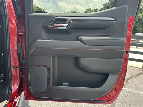 Used 2025 GMC Sierra 1500 AT4 w/ AT4 Premium Package AWD/4WD image 17