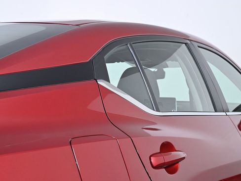 Certified 2022 Nissan Sentra SR w/ Electronics Package image 12