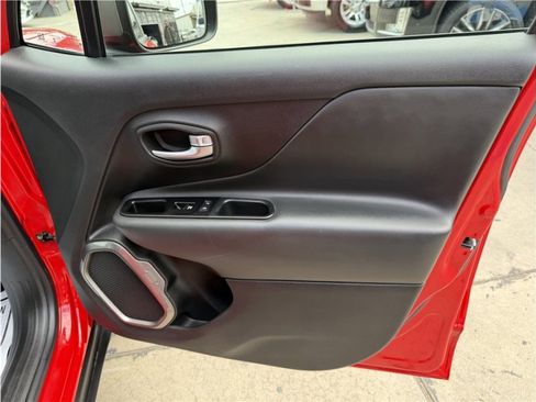 Used 2020 Jeep Renegade Limited w/ UConnect 8.4 Nav Group FWD image 32