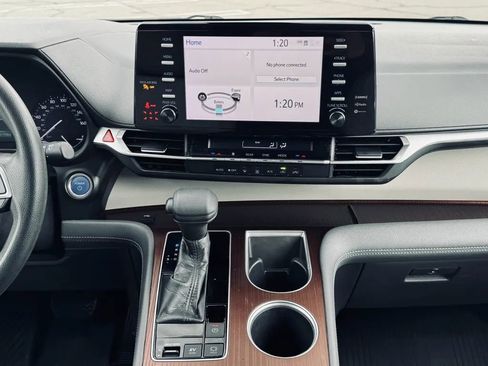 Used 2021 Toyota Sienna LE image 15