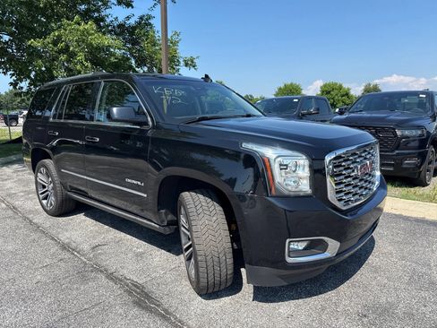 Used 2018 GMC Yukon Denali w/ Denali Ultimate Package AWD/4WD image 4
