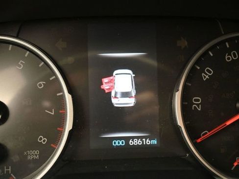 Used 2020 Toyota RAV4 XLE image 9