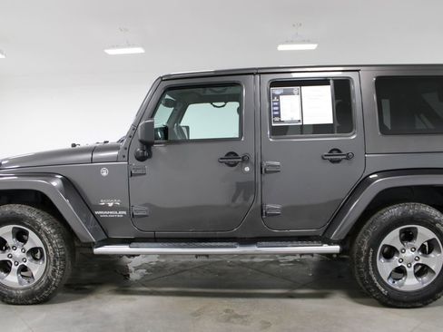 Used 2016 Jeep Wrangler Unlimited Sahara w/ Dual Top Group image 6