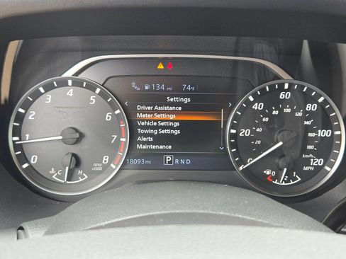 Used 2024 Nissan Titan SV w/ SV Convenience Package RWD image 22