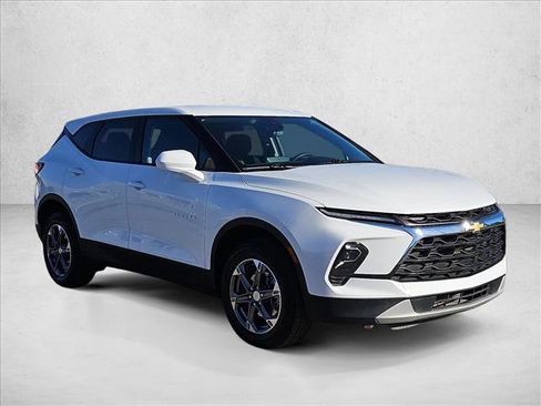 Used 2024 Chevrolet Blazer LT image 3