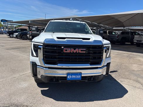 Used 2024 GMC Sierra 2500 Pro w/ Convenience Package image 2