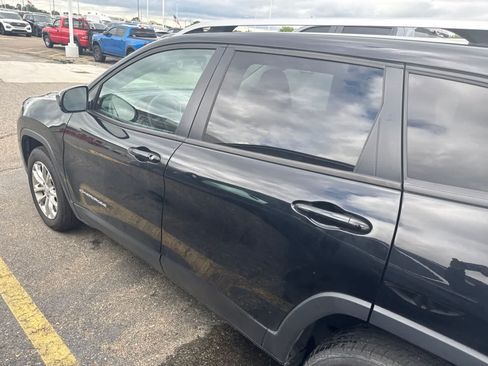 Used 2021 Jeep Cherokee Latitude FWD image 19