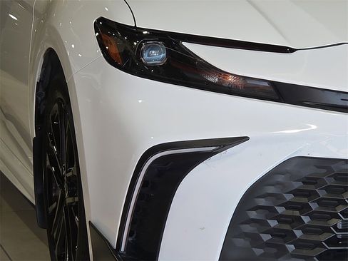 Certified 2025 Toyota Camry SE image 8