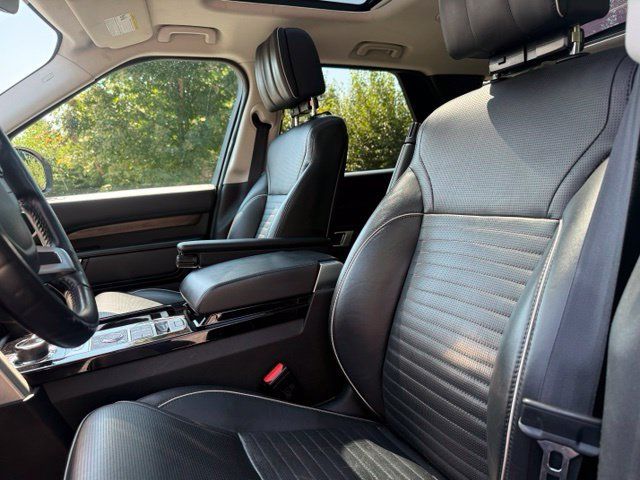 Used 2018 Land Rover Discovery HSE Luxury AWD/4WD image 14