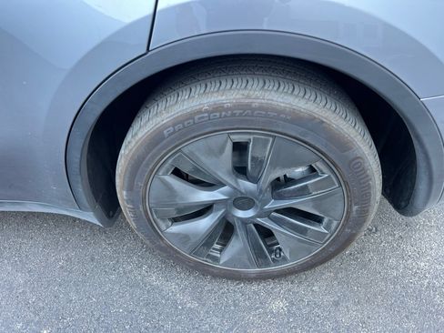 Used 2025 Tesla Model Y Long Range RWD image 12