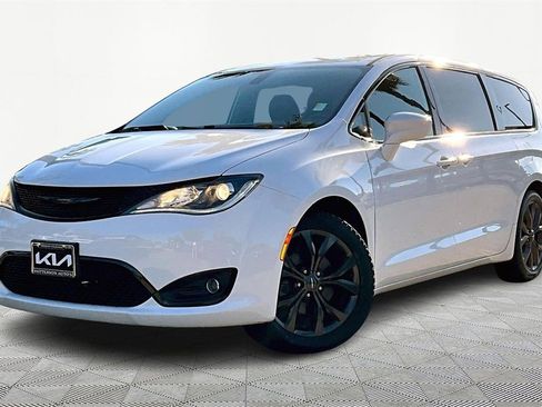 Used 2019 Chrysler Pacifica Touring Plus w/ S Appearance Package image 1