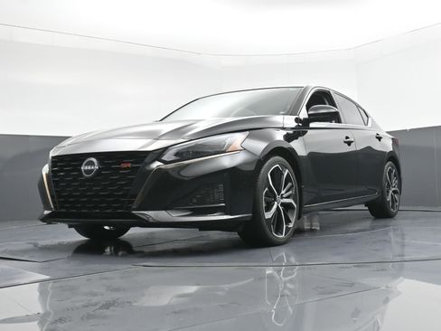 Used 2023 Nissan Altima 2.5 SR image 22