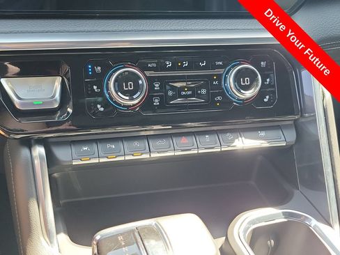 Used 2023 GMC Sierra 1500 Denali w/ Denali Reserve Package AWD/4WD image 12
