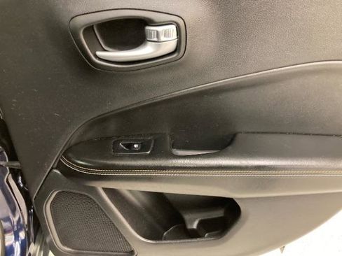 Used 2018 Jeep Compass Latitude w/ Popular Equipment Group FWD image 39