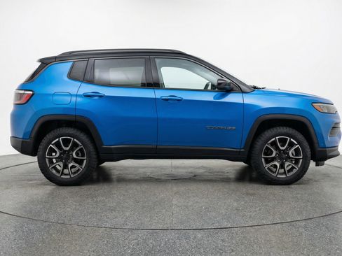 Used 2025 Jeep Compass Trailhawk image 11