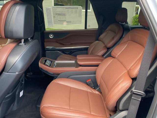 New 2027 Lincoln Navigator Reserve AWD/4WD image 7