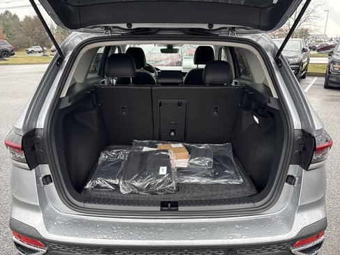 New 2026 Volkswagen Taos SE image 14