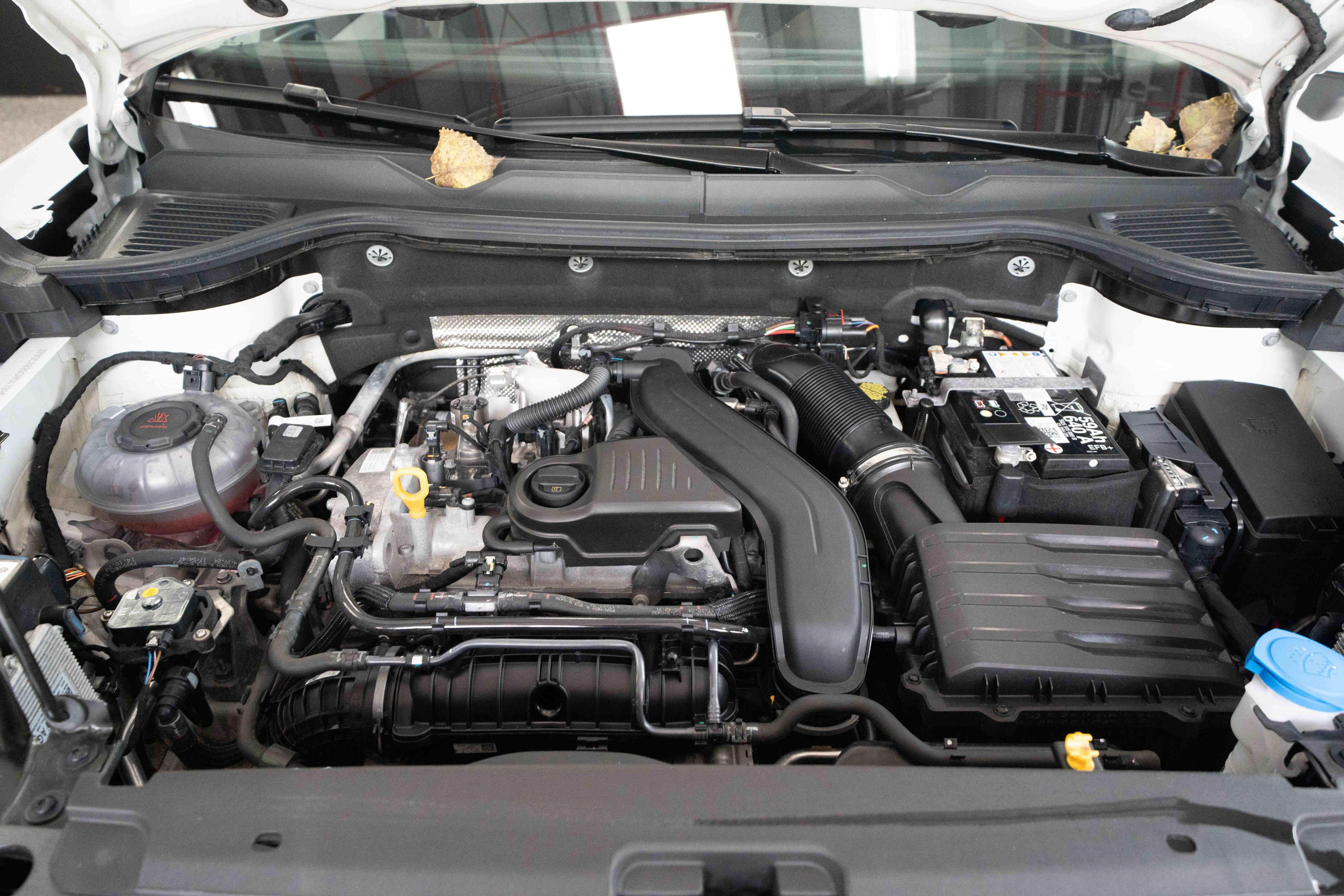 Used 2025 Volkswagen Taos SE FWD image 31
