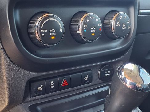 Used 2017 Jeep Patriot High Altitude FWD image 13