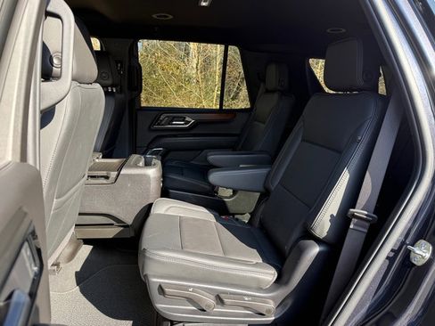 Used 2025 GMC Yukon Denali image 17