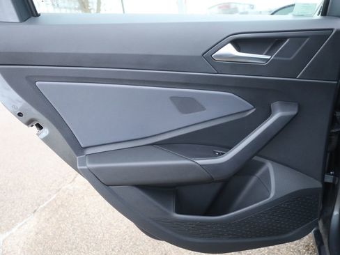 Used 2025 Volkswagen Jetta SE w/ Sunroof Package image 24