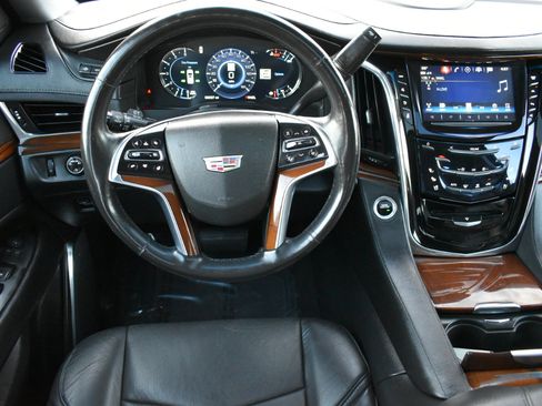 Used 2018 Cadillac Escalade Premium Luxury image 12