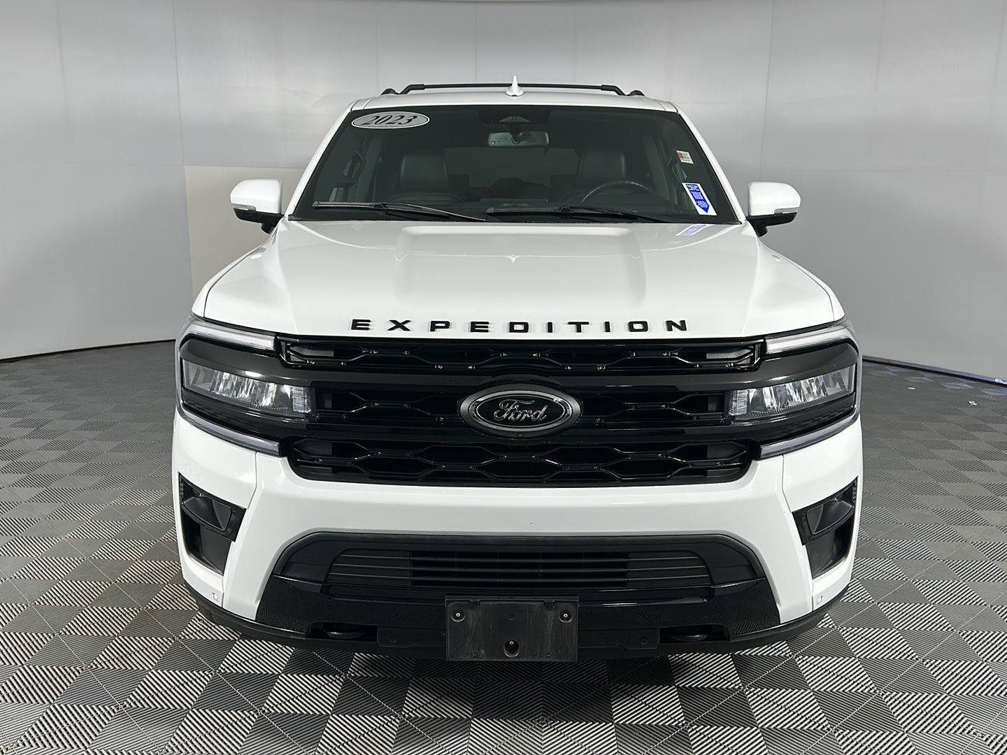 Used 2023 Ford Expedition Limited AWD/4WD image 3