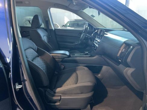 Used 2023 Nissan Pathfinder SV AWD/4WD image 14