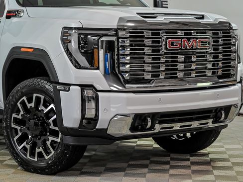 New 2026 GMC Sierra 2500 Denali w/ Denali Reserve Package AWD/4WD image 2