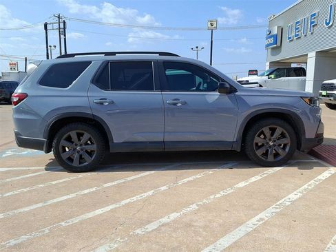 Used 2023 Honda Pilot Sport image 9
