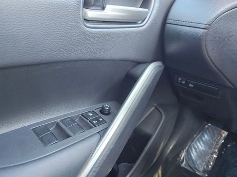 Used 2023 Toyota Corolla Cross XLE image 30