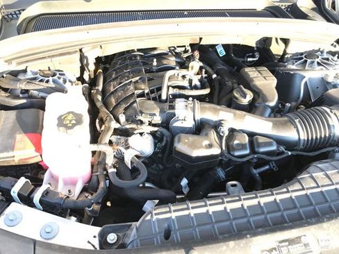 Used 2024 Jeep Grand Cherokee Limited w/ Black Appearance Package image 24