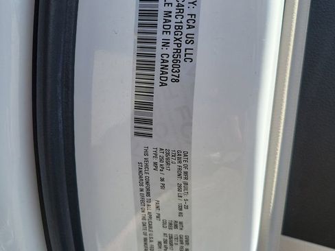 Used 2023 Chrysler Pacifica Touring-L FWD image 31