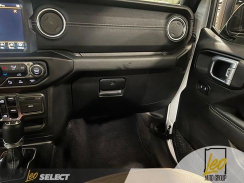 Used 2022 Jeep Wrangler Unlimited Sahara w/ Safety Group AWD/4WD image 19