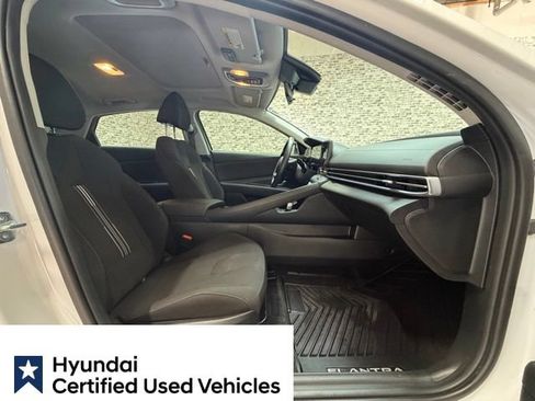 Certified 2025 Hyundai Elantra SEL FWD image 9