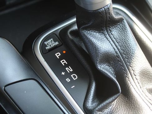Certified 2025 Kia Soul LX w/ LX Technology Package FWD image 32